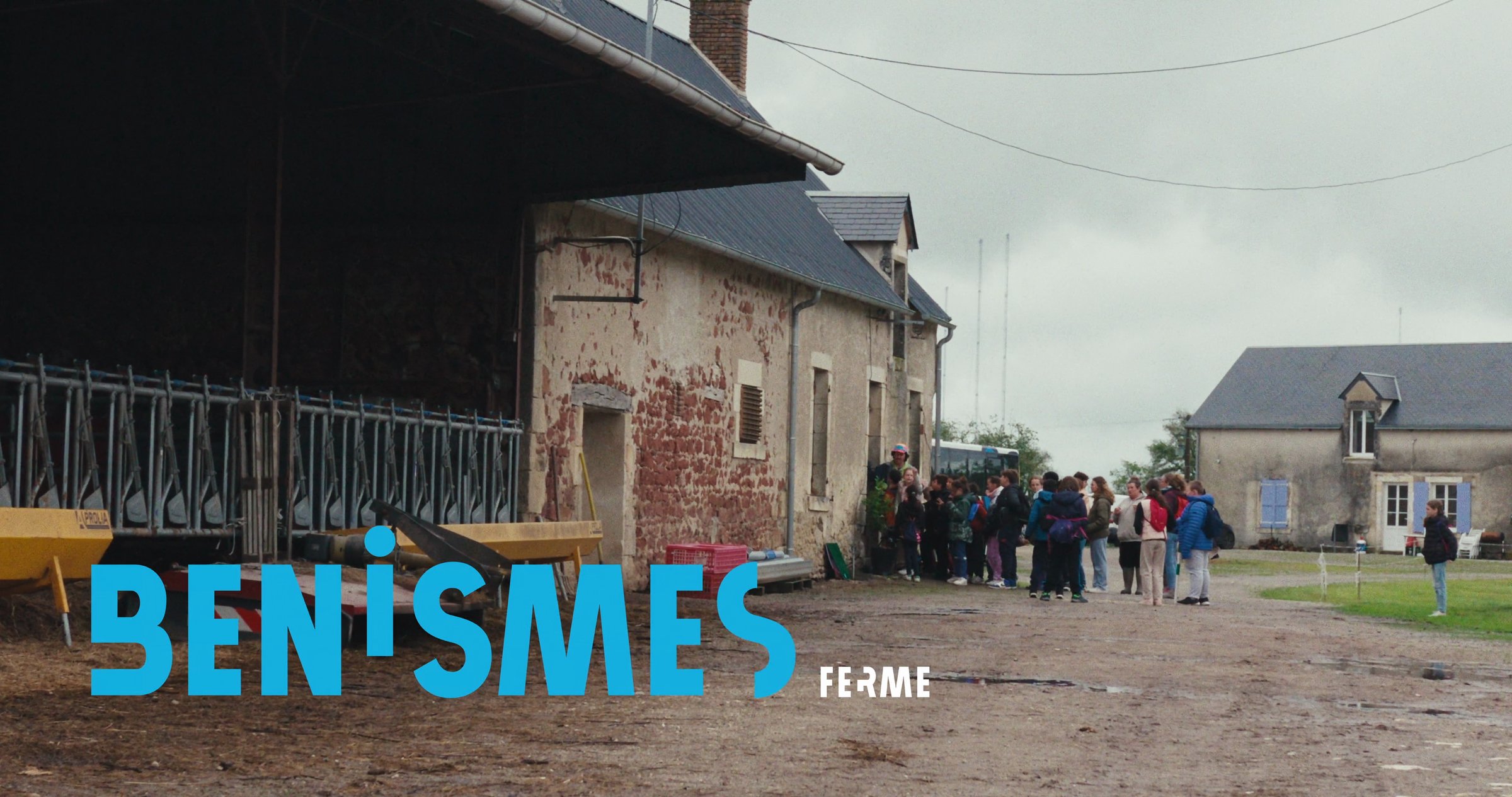 Groupe Bénismes Ferme, plan large avec titre. Simon Geneste, Création en Cours.
