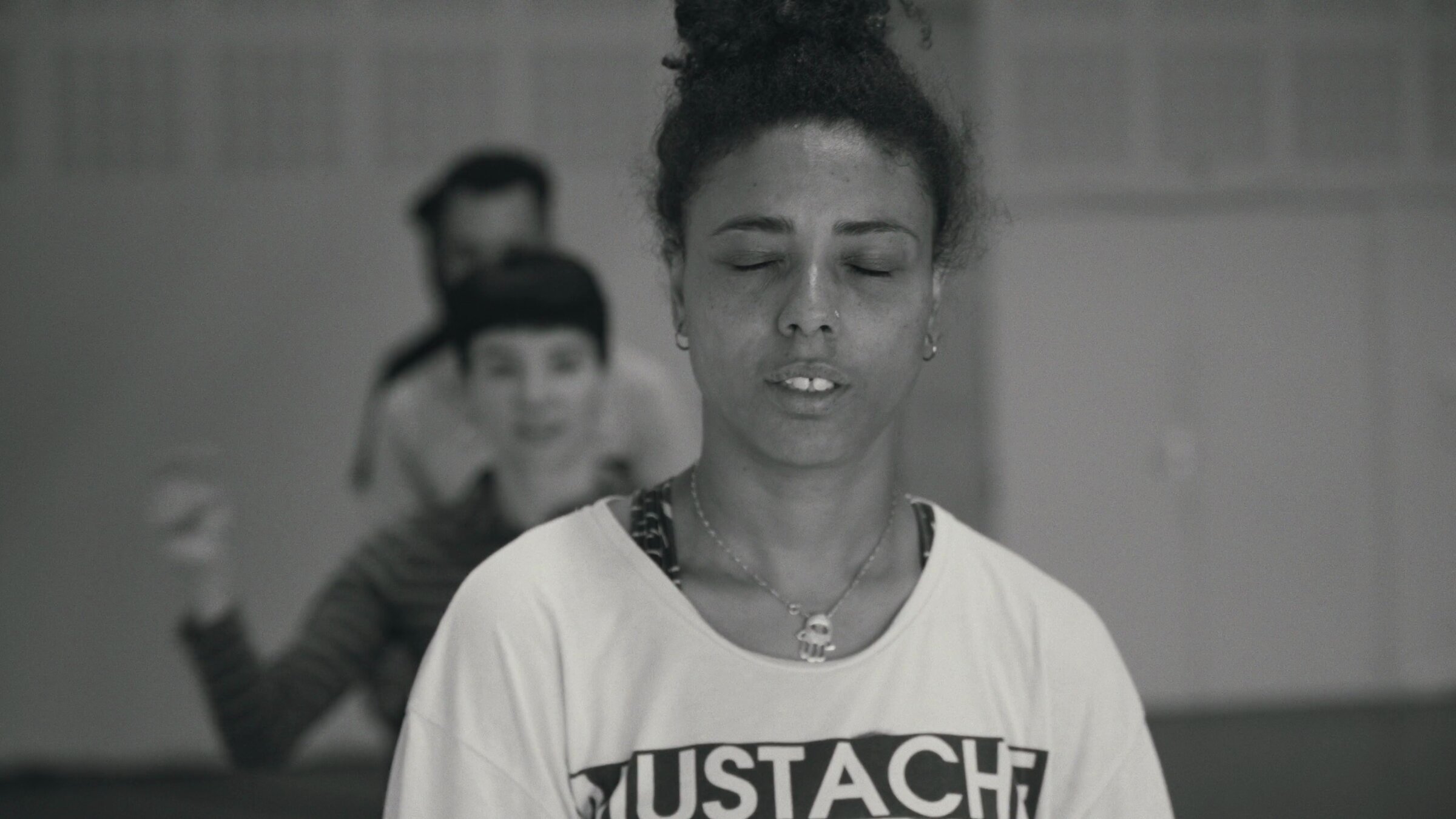 Portrait d'une danseuse, yeux fermés. Cie Ateka.